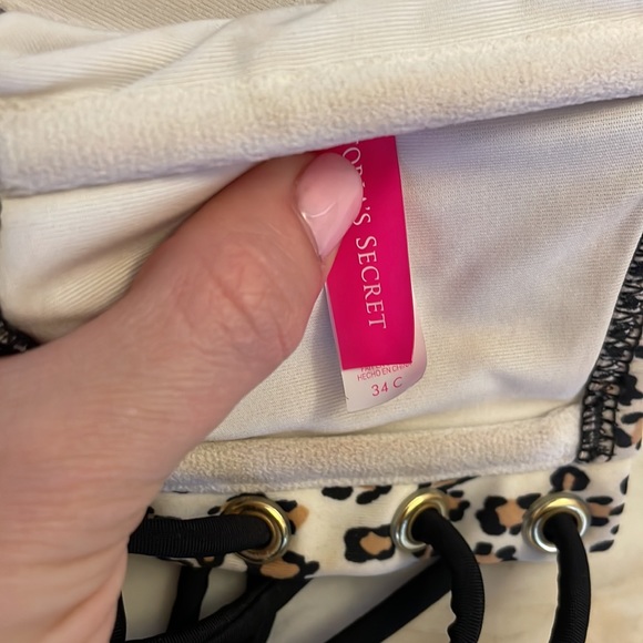Victoria’s Secret Cheetah print bikini top - Picture 4 of 4